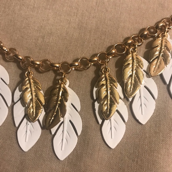 Gold & White Double Leaf 20” Chain w/Gold Earrings - Picture 3 of 4